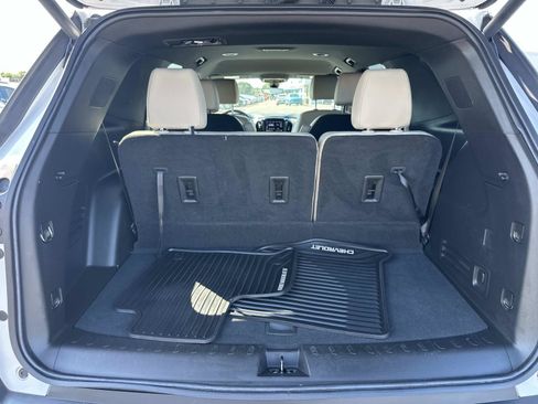Certified 2023 Chevrolet Traverse LT w/ LT Premium Package AWD/4WD image 9