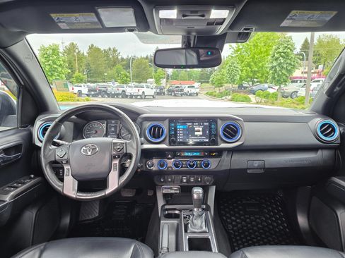 Used 2018 Toyota Tacoma TRD Sport AWD/4WD image 11