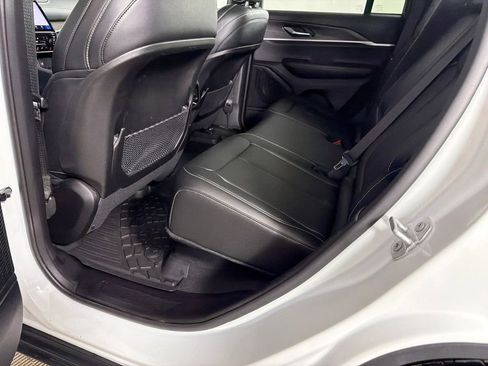 Used 2025 Jeep Grand Cherokee Limited w/ Black Appearance Package image 23