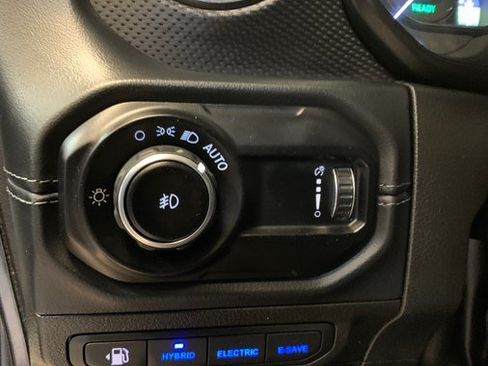 Used 2024 Jeep Wrangler Unlimited Rubicon 4xe w/ Convenience Group AWD/4WD image 18