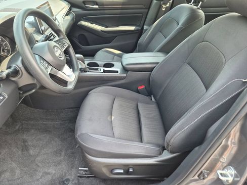 Used 2025 Nissan Altima 2.5 SV FWD image 19