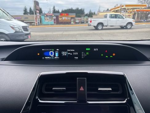 Used 2022 Toyota Prius LE image 11