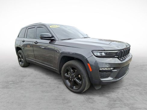 Used 2024 Jeep Grand Cherokee Limited w/ Black Appearance Package image 7