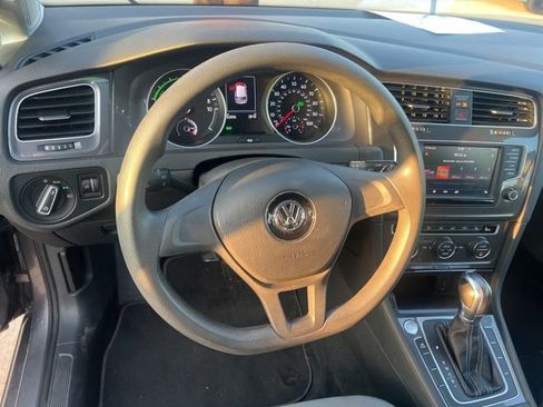 Used 2016 Volkswagen e-Golf SE w/ DC Fast Charging Package image 10