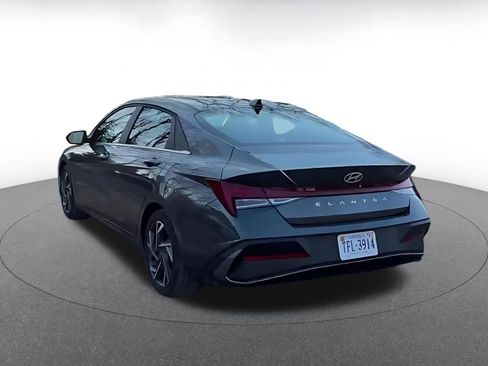 Used 2025 Hyundai Elantra SEL image 9