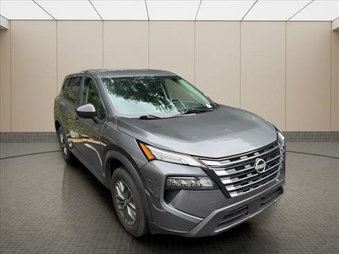 Used 2024 Nissan Rogue S FWD image 9