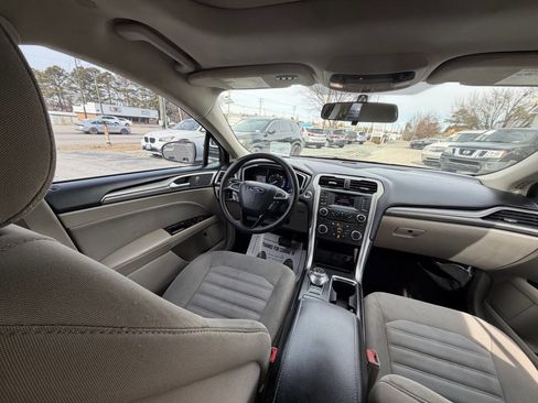 Used 2017 Ford Fusion SE image 21