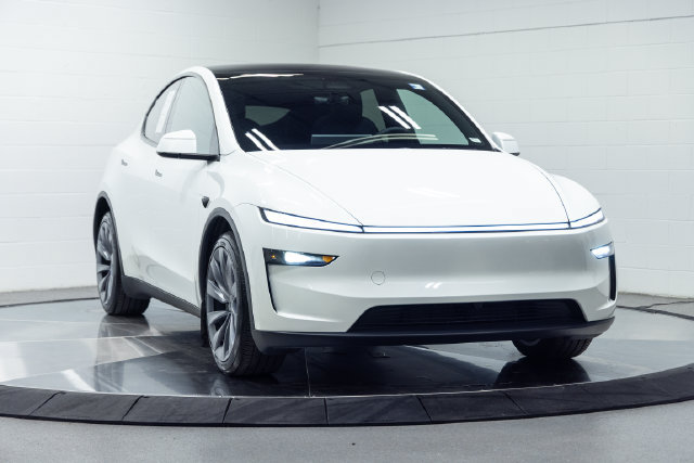 Used 2026 Tesla Model Y Long Range AWD/4WD image 3