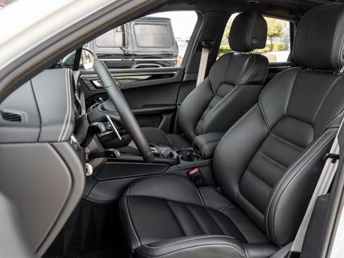 Certified 2026 Porsche Macan Turbo AWD/4WD image 5