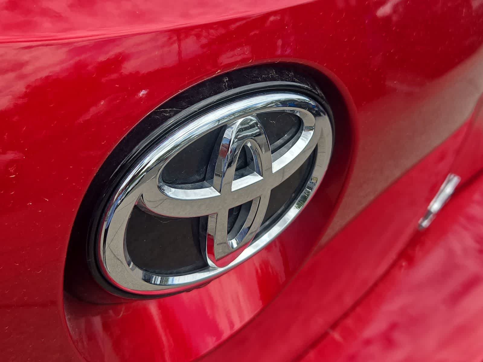 Used 2025 Toyota Corolla SE w/ SE Package FWD image 12