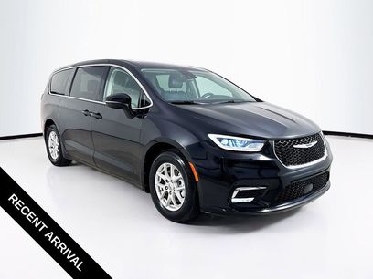 Used 2024 Chrysler Pacifica Touring-L