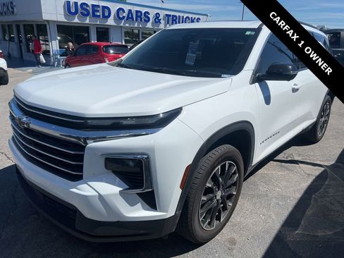 Used 2025 Chevrolet Traverse LT w/ Sun and Wheel Package image 2