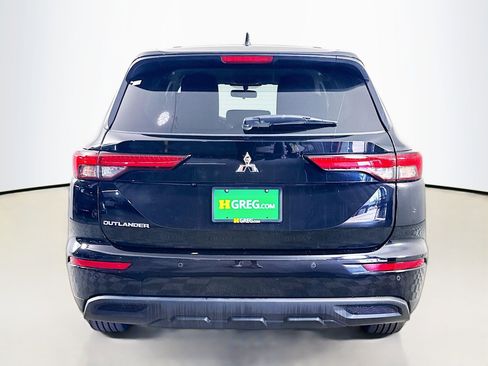 Used 2023 Mitsubishi Outlander ES image 8