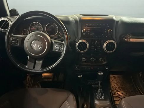 Used 2013 Jeep Wrangler Unlimited Sahara w/ Connectivity Group AWD/4WD image 11