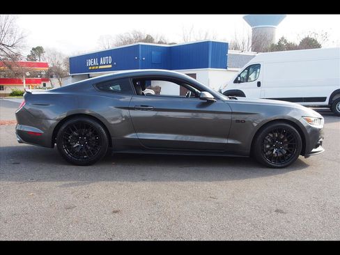 Used 2016 Ford Mustang GT image 6
