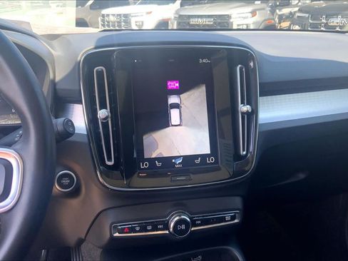 Used 2022 Volvo XC40 T5 Momentum AWD/4WD image 31