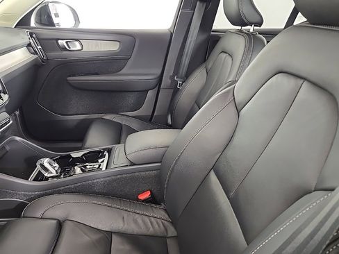 Used 2023 Volvo XC40 B5 Plus w/ Protection Package Premier image 19