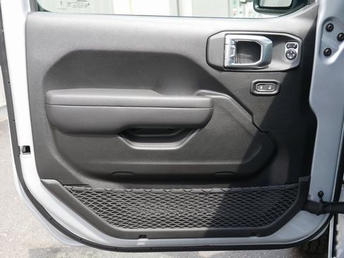 Used 2024 Jeep Wrangler Sport S image 13