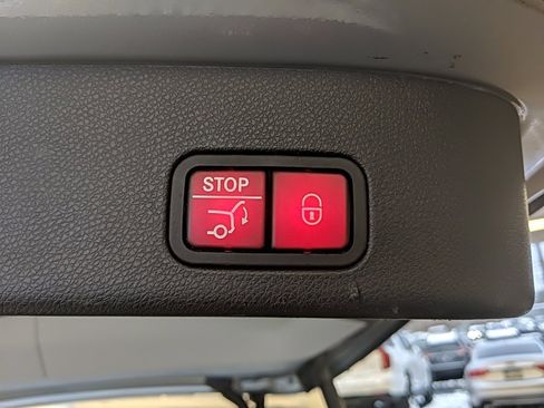 Used 2017 Mercedes-Benz GLS 450 4MATIC image 8