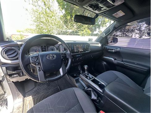 Used 2017 Toyota Tacoma TRD Off-Road AWD/4WD image 2