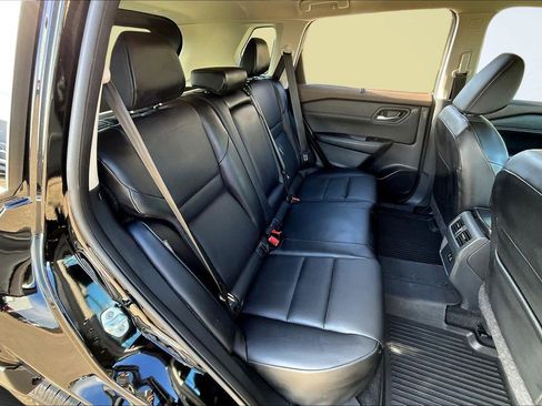 Used 2023 Nissan Rogue SV w/ SV Premium Package image 27