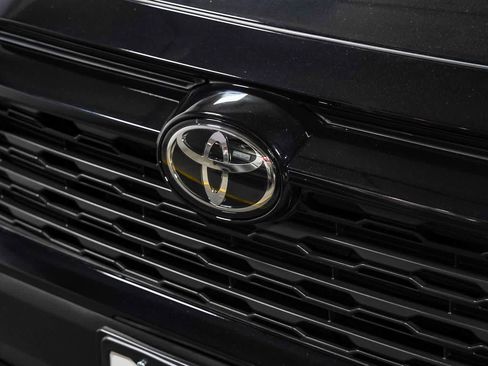 Certified 2025 Toyota RAV4 LE AWD/4WD image 9