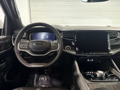 Used 2022 Jeep Wagoneer Series III AWD/4WD image 31