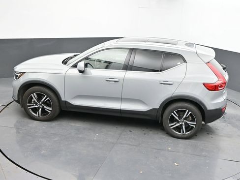 Used 2025 Volvo XC40 B5 Core image 30