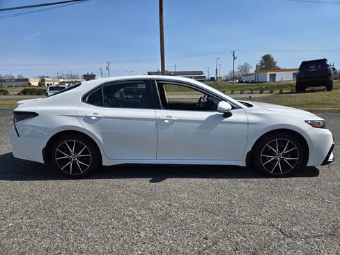 Used 2023 Toyota Camry SE image 8