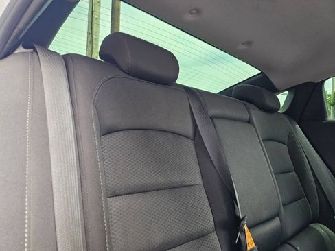 Used 2018 Chevrolet Malibu LT FWD image 12