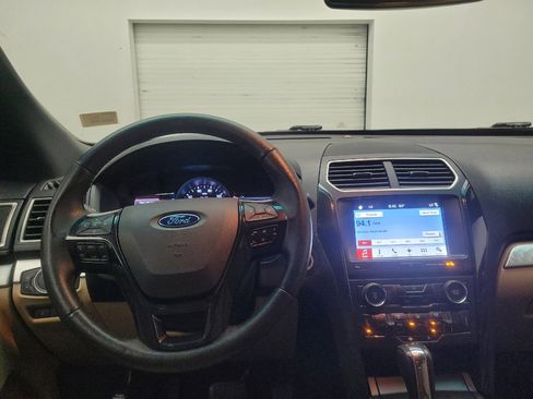 Used 2017 Ford Explorer XLT w/ Equipment Group 202A FWD image 22