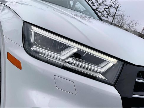 Used 2020 Audi Q5 e Premium Plus w/ Premium Plus Package image 31