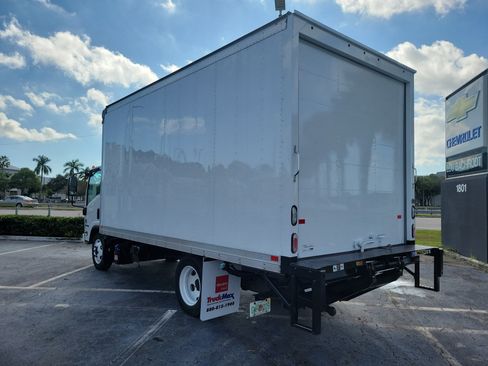 Used 2023 Isuzu NPR image 3