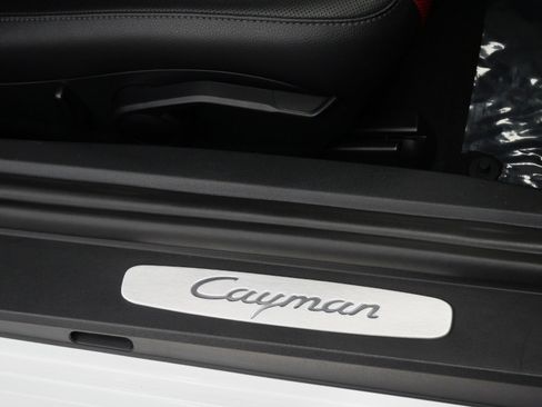 Used 2021 Porsche 718 Cayman RWD image 35