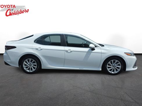 Used 2022 Toyota Camry LE FWD image 4