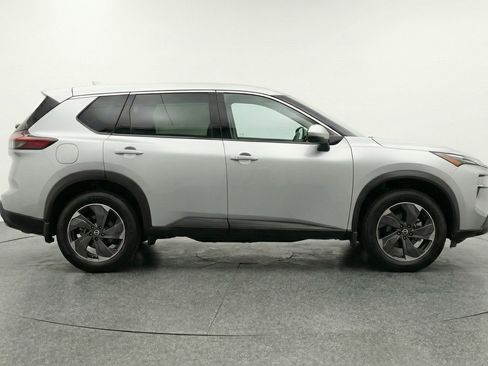 Used 2025 Nissan Rogue SV image 11