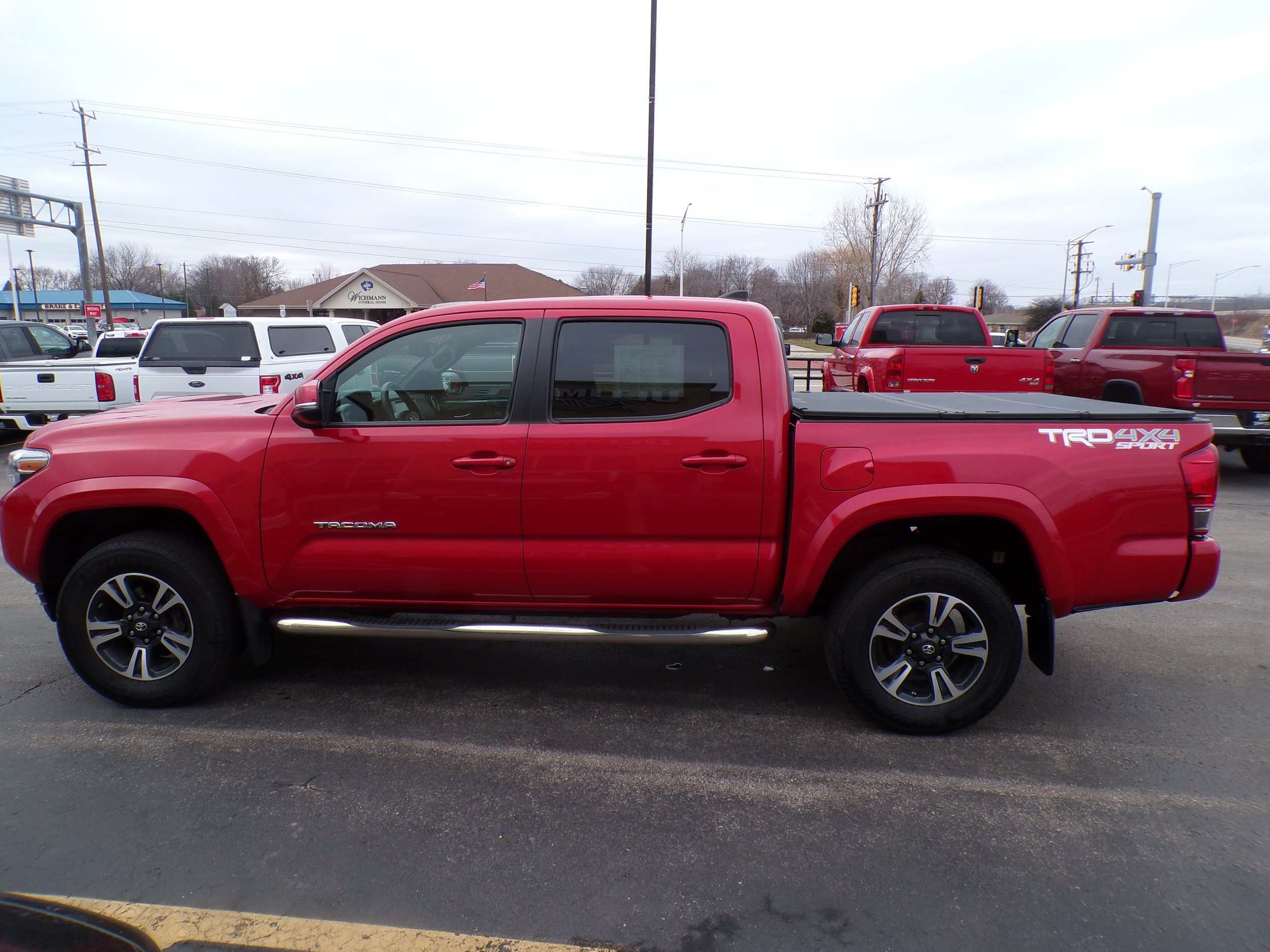 Used 2017 Toyota Tacoma TRD Sport w/ Tow Package (A/T) AWD/4WD image 3