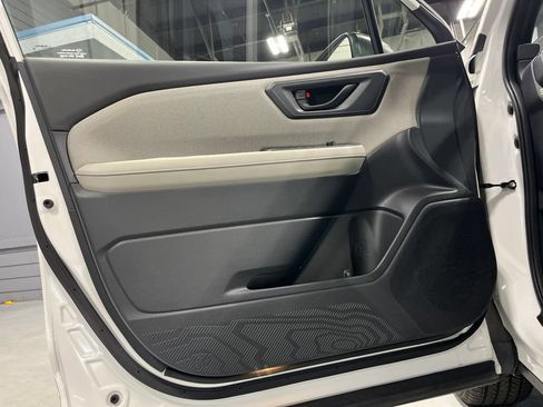 Certified 2025 Subaru Forester AWD/4WD image 12