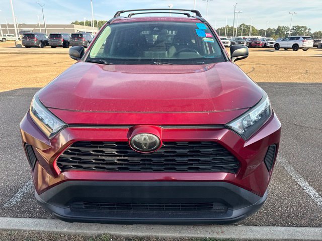 Used 2019 Toyota RAV4 LE FWD image 2