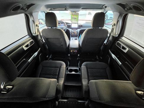 Used 2021 Ford Explorer XLT image 41