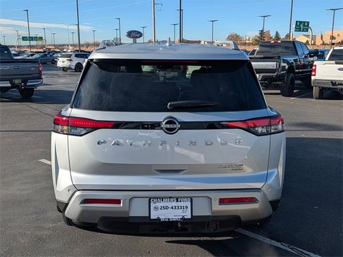 Used 2024 Nissan Pathfinder Platinum image 5