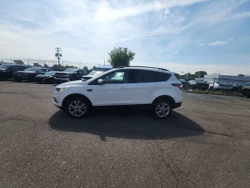 Used 2018 Ford Escape SE w/ SE Sync 3 Package AWD/4WD image 21