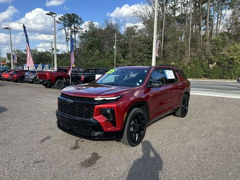Used 2025 Chevrolet Traverse RS image 12