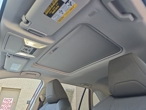 Used 2025 Toyota RAV4 XLE w/ Convenience Package image 31