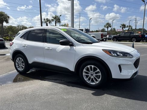 Certified 2022 Ford Escape SE w/ Convenience Package FWD image 2