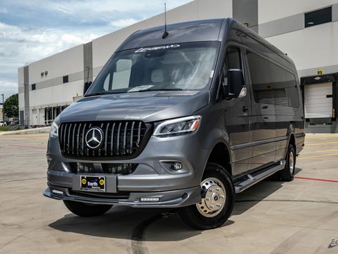 Used 2023 Mercedes-Benz Sprinter 3500 image 4