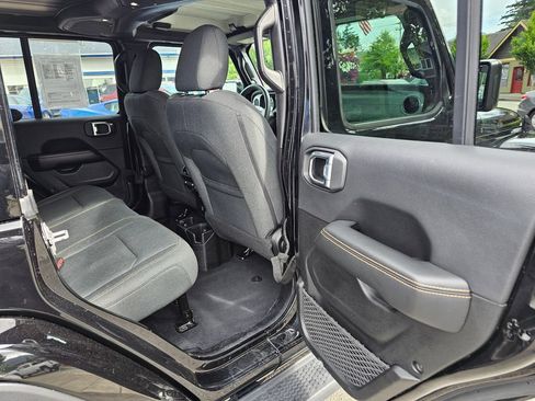 Used 2024 Jeep Wrangler Unlimited Sahara AWD/4WD image 20