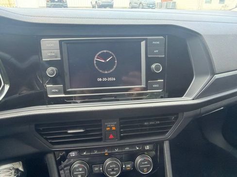 Used 2024 Volkswagen Jetta SE FWD image 25
