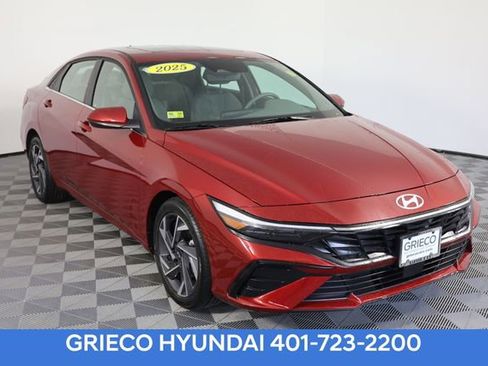 Used 2025 Hyundai Elantra SEL FWD image 1