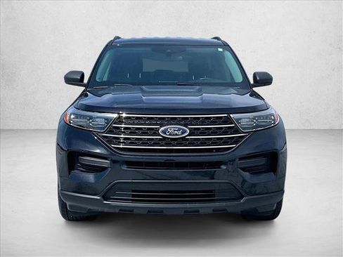 Used 2024 Ford Explorer XLT RWD image 3